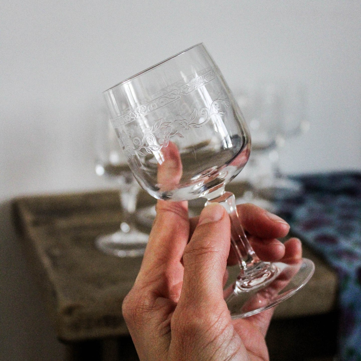 Ensemble de six verres à pieds en cristal