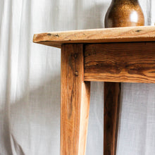 Charger l&#39;image dans la galerie, Table en pin ancienne
