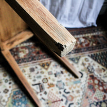 Charger l&#39;image dans la galerie, Table en pin ancienne
