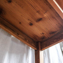 Charger l&#39;image dans la galerie, Table en pin ancienne
