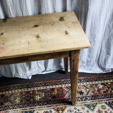 Charger l&#39;image dans la galerie, Table en pin ancienne
