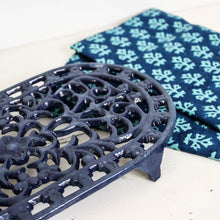 Charger l&#39;image dans la galerie, Dessous de plat bleu vintage
