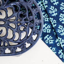 Charger l&#39;image dans la galerie, Dessous de plat bleu vintage

