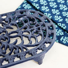 Charger l&#39;image dans la galerie, Dessous de plat bleu vintage
