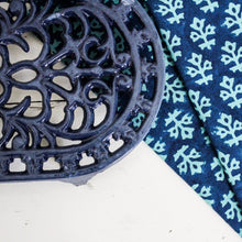 Charger l&#39;image dans la galerie, Dessous de plat bleu vintage
