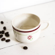 Charger l&#39;image dans la galerie, Trio de tasses anciennes &quot;Christiane&quot;
