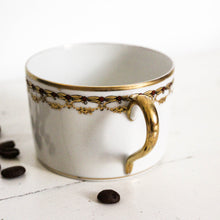 Charger l&#39;image dans la galerie, Trio de tasses anciennes &quot;gold details&quot;
