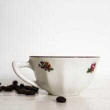 Charger l&#39;image dans la galerie, Trio de tasses anciennes &quot;gold details&quot;
