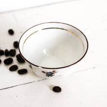 Charger l&#39;image dans la galerie, Trio de tasses anciennes &quot;gold details&quot;
