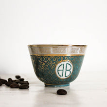 Charger l&#39;image dans la galerie, Trio de tasses anciennes &quot;gold details&quot;
