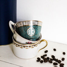 Charger l&#39;image dans la galerie, Trio de tasses anciennes &quot;gold details&quot;
