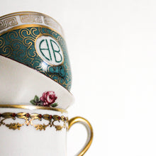 Charger l&#39;image dans la galerie, Trio de tasses anciennes &quot;gold details&quot;
