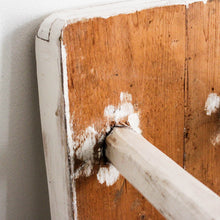 Charger l&#39;image dans la galerie, Petit banc blanc en bois massif ancien
