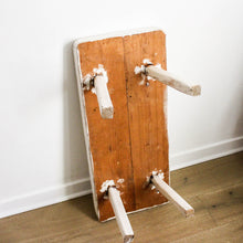 Charger l&#39;image dans la galerie, Petit banc blanc en bois massif ancien
