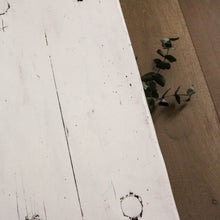 Charger l&#39;image dans la galerie, Petit banc blanc en bois massif ancien

