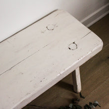 Charger l&#39;image dans la galerie, Petit banc blanc en bois massif ancien
