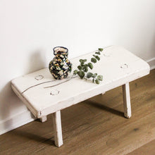 Charger l&#39;image dans la galerie, Petit banc blanc en bois massif ancien
