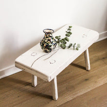 Charger l&#39;image dans la galerie, Petit banc blanc en bois massif ancien
