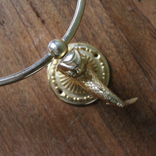 Charger l&#39;image dans la galerie, Porte serviette ancien en laiton
