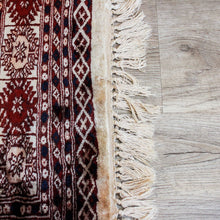 Charger l&#39;image dans la galerie, Tapis oriental en laine vintage
