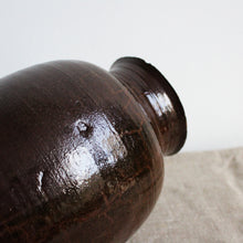 Charger l&#39;image dans la galerie, Grand vase en poterie
