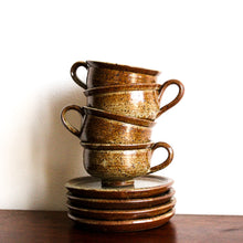 Charger l&#39;image dans la galerie, 4 tasses et sous-tasses à café vintage
