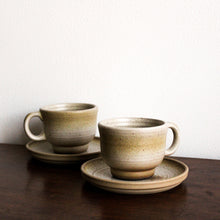 Charger l&#39;image dans la galerie, Deux tasses à café en grès anciennes
