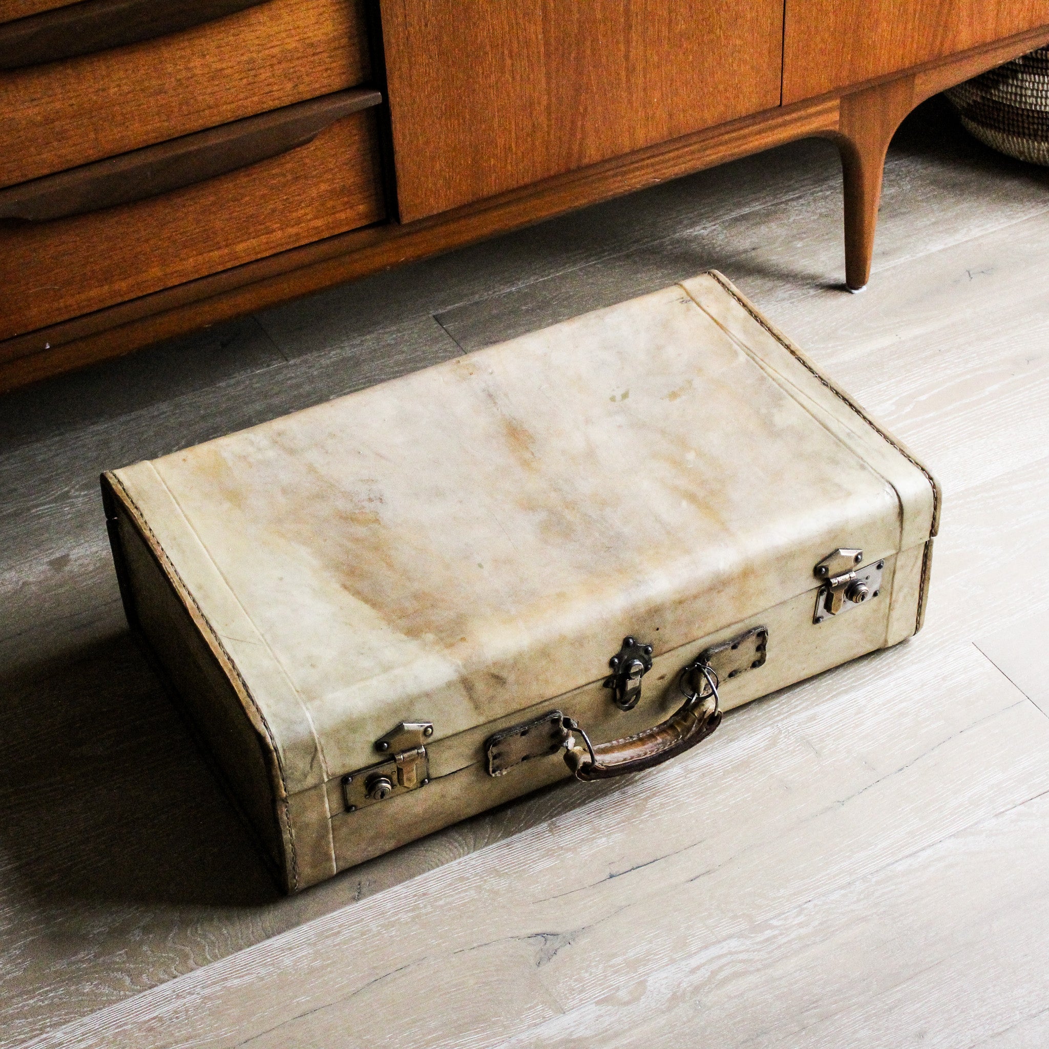 Grande valise en cuir clair vintage – Les Irremplaçables