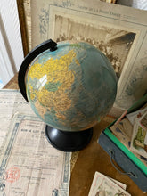 Charger l&#39;image dans la galerie, Mappemonde ou globe terrestre vintage
