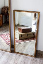 Charger l&#39;image dans la galerie, Haut miroir en bois doré ancien 
