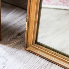 Charger l&#39;image dans la galerie, Miroir en bois doré vintage
