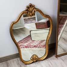 Charger l&#39;image dans la galerie, Miroir coquille en bois doré vintage 
