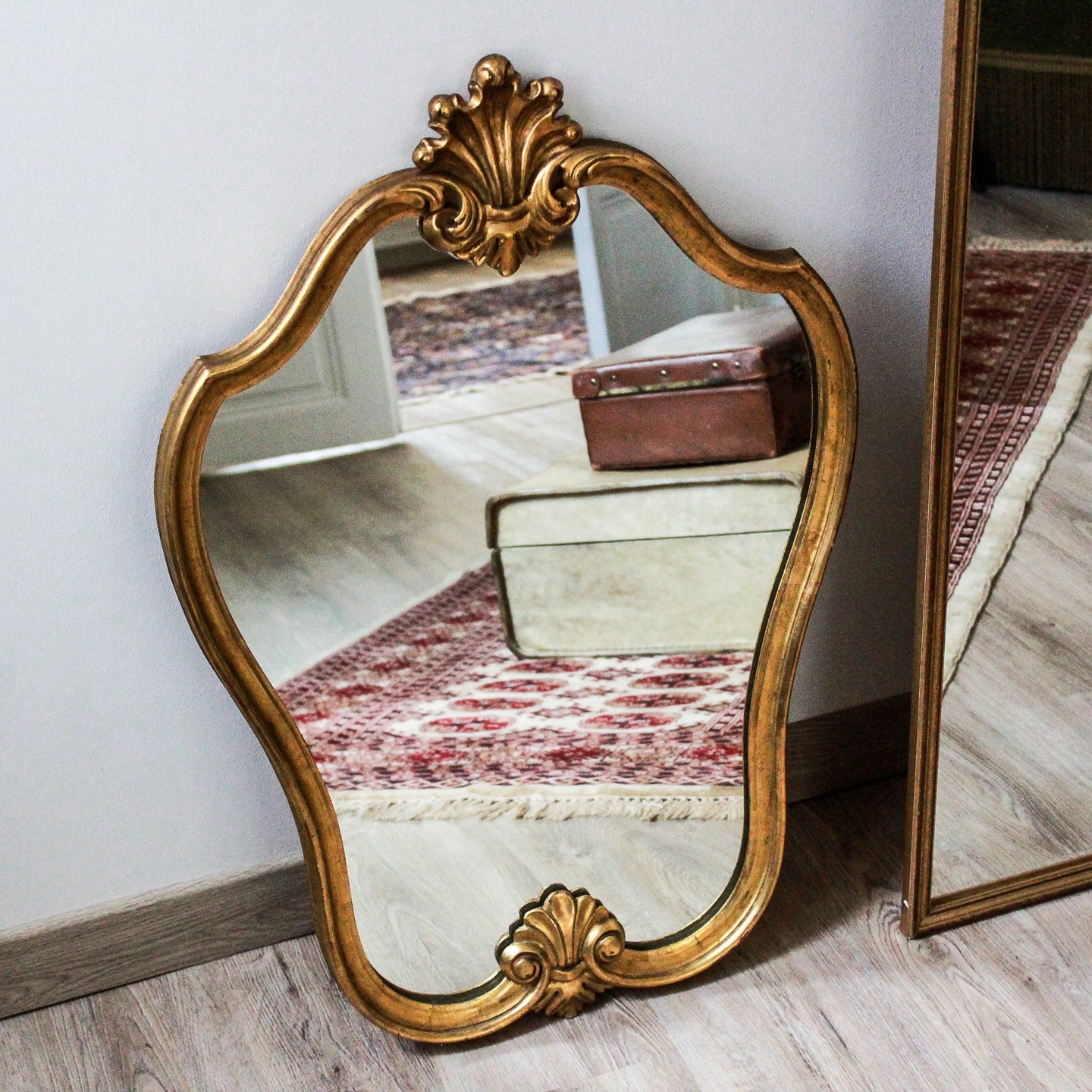 Miroir coquille en bois doré vintage 