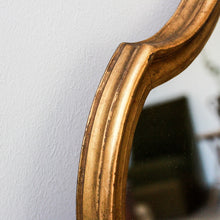 Charger l&#39;image dans la galerie, Miroir coquille doré en bois et plâtre vintage
