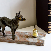 Charger l&#39;image dans la galerie, lampe marbre chien régule
