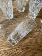 Charger l&#39;image dans la galerie, Verres hauts en verre ciselé vintage
