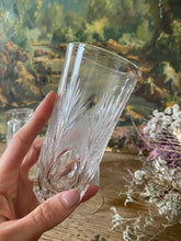 Charger l&#39;image dans la galerie, Verres hauts en verre ciselé vintage
