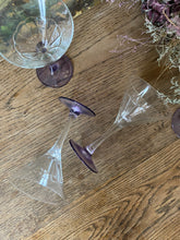 Charger l&#39;image dans la galerie, Verres à cocktail violets Luminarc vintage
