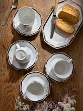 Charger l&#39;image dans la galerie, Service à thé ou café en porcelaine vintage
